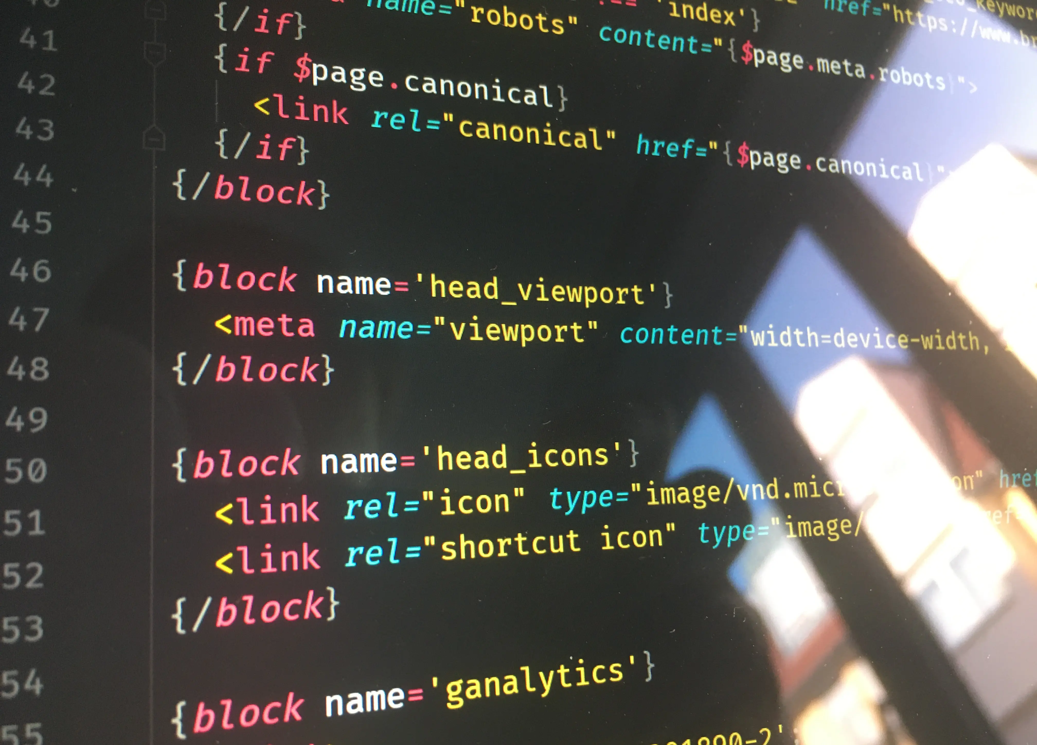 Código de theme y SEO en el editor, base de una tienda rápida
